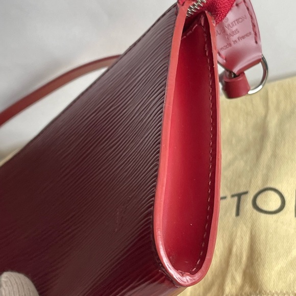 Louis Vuitton EPI red pochette - Picture 12 of 16